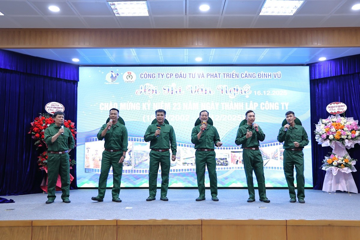 Tiết mục "Hát mãi khúc quân hành" - Đội Xếp dỡ đạt Giải Nhất